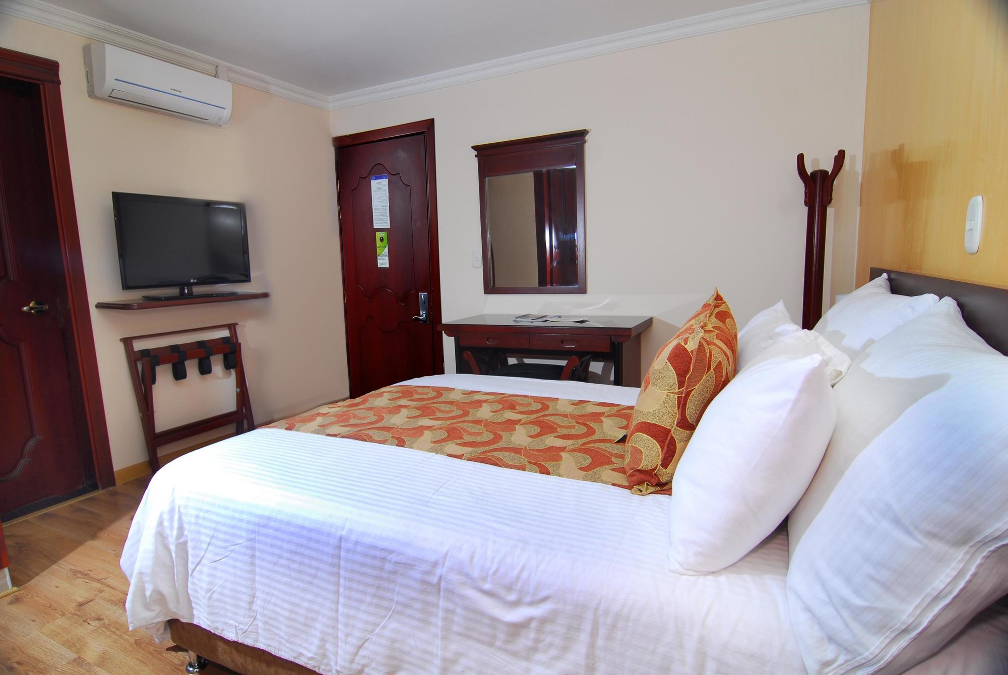 Luxor Plaza Hotel Pereira Exterior photo