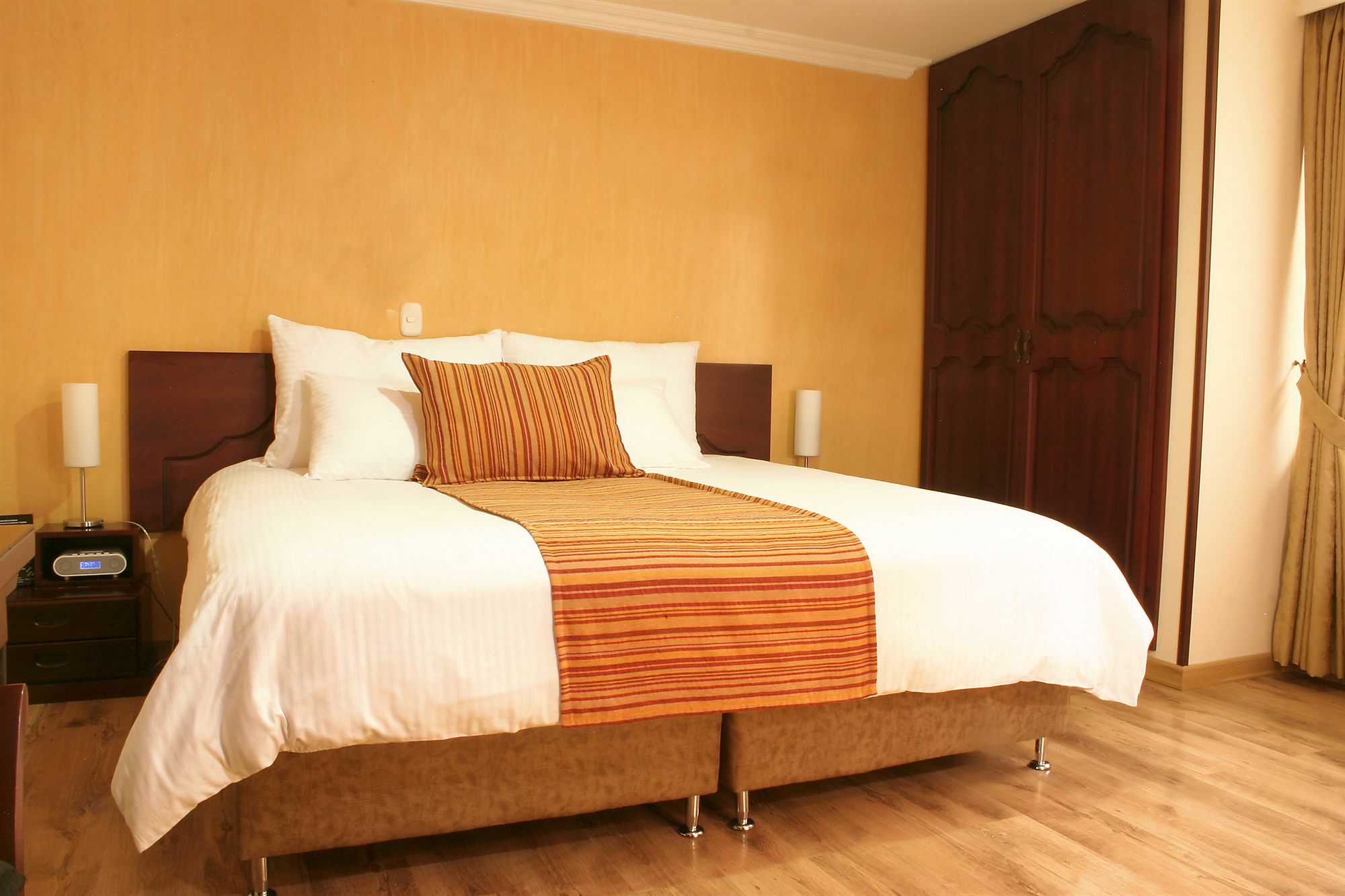 Luxor Plaza Hotel Pereira Exterior photo